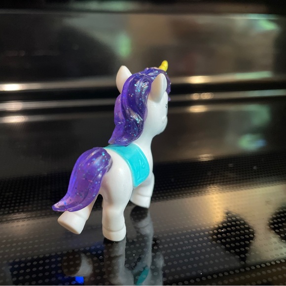 💜 Barbie  Dreamtopia Pet Sparkle Cake Unicorn White Pony Mattel 77 - Picture 3 of 5